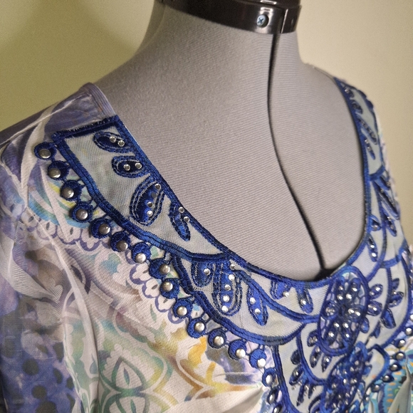 dressbarn Embroidered Blue & White Scoop Neck Tunic With Rhinestones Size 1X - Picture 7 of 8